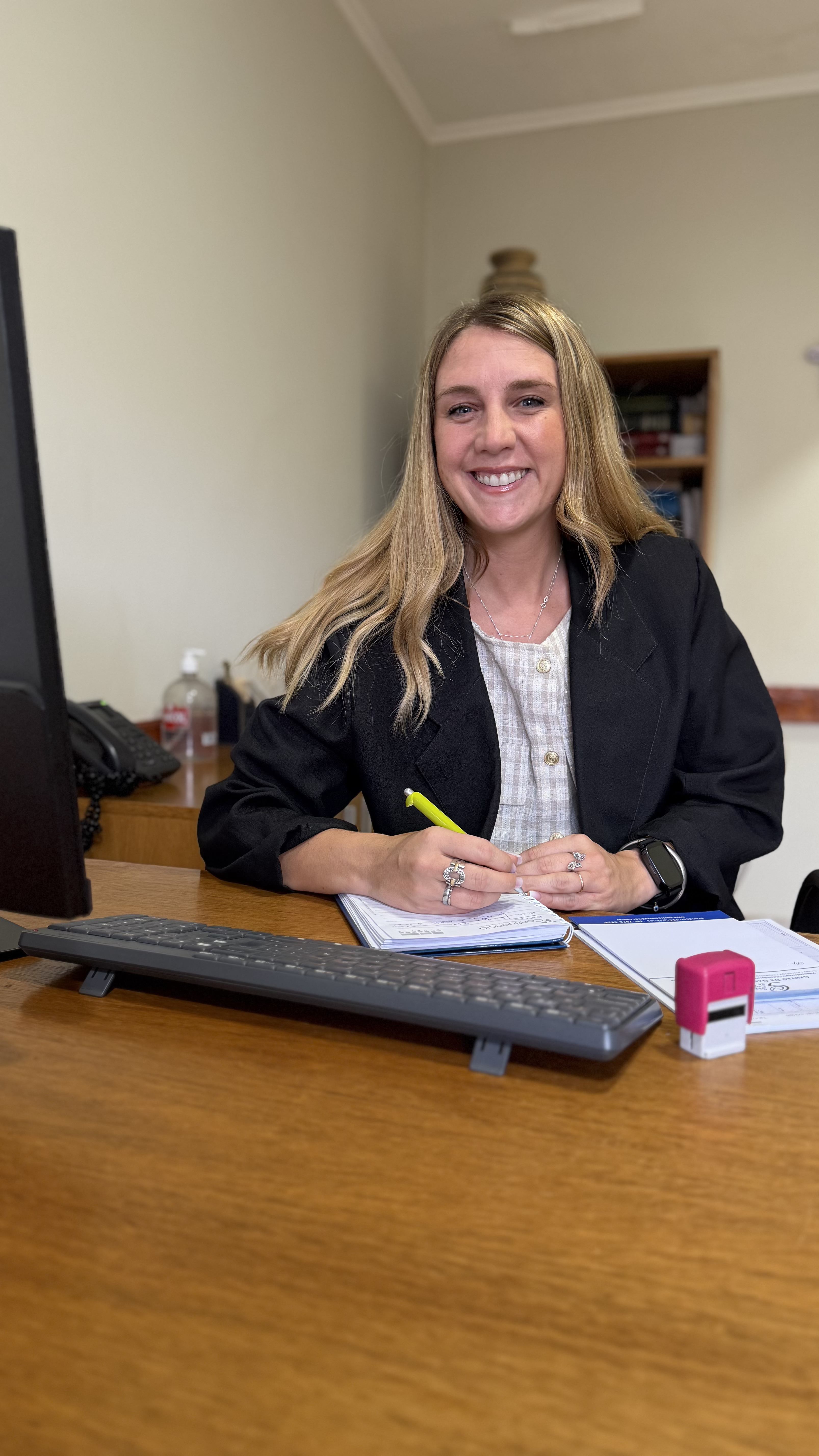 Dra. Camila Zima, endocrinóloga, en su consultorio